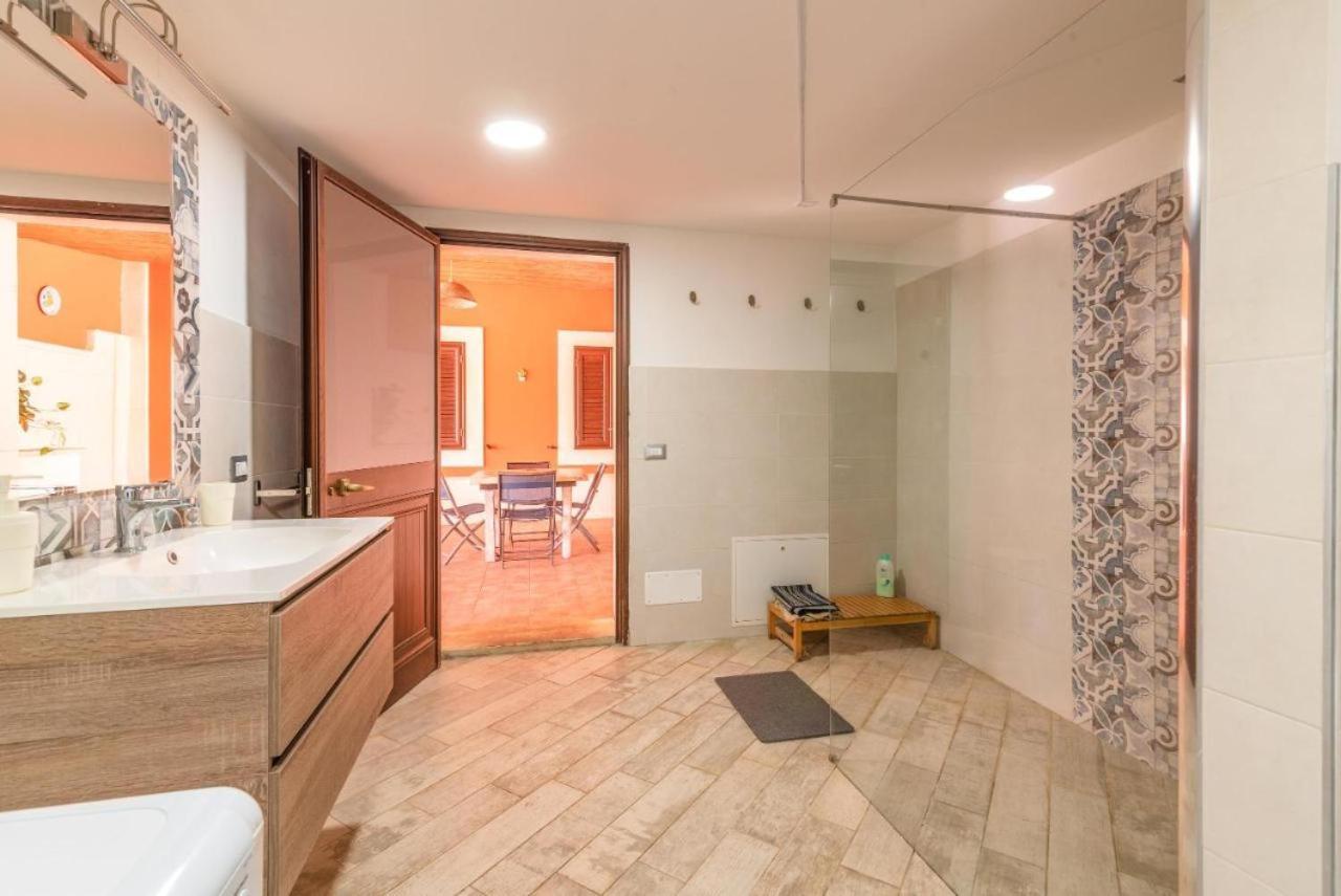 אונינה Villa Con Piscina Al Mare מראה חיצוני תמונה
