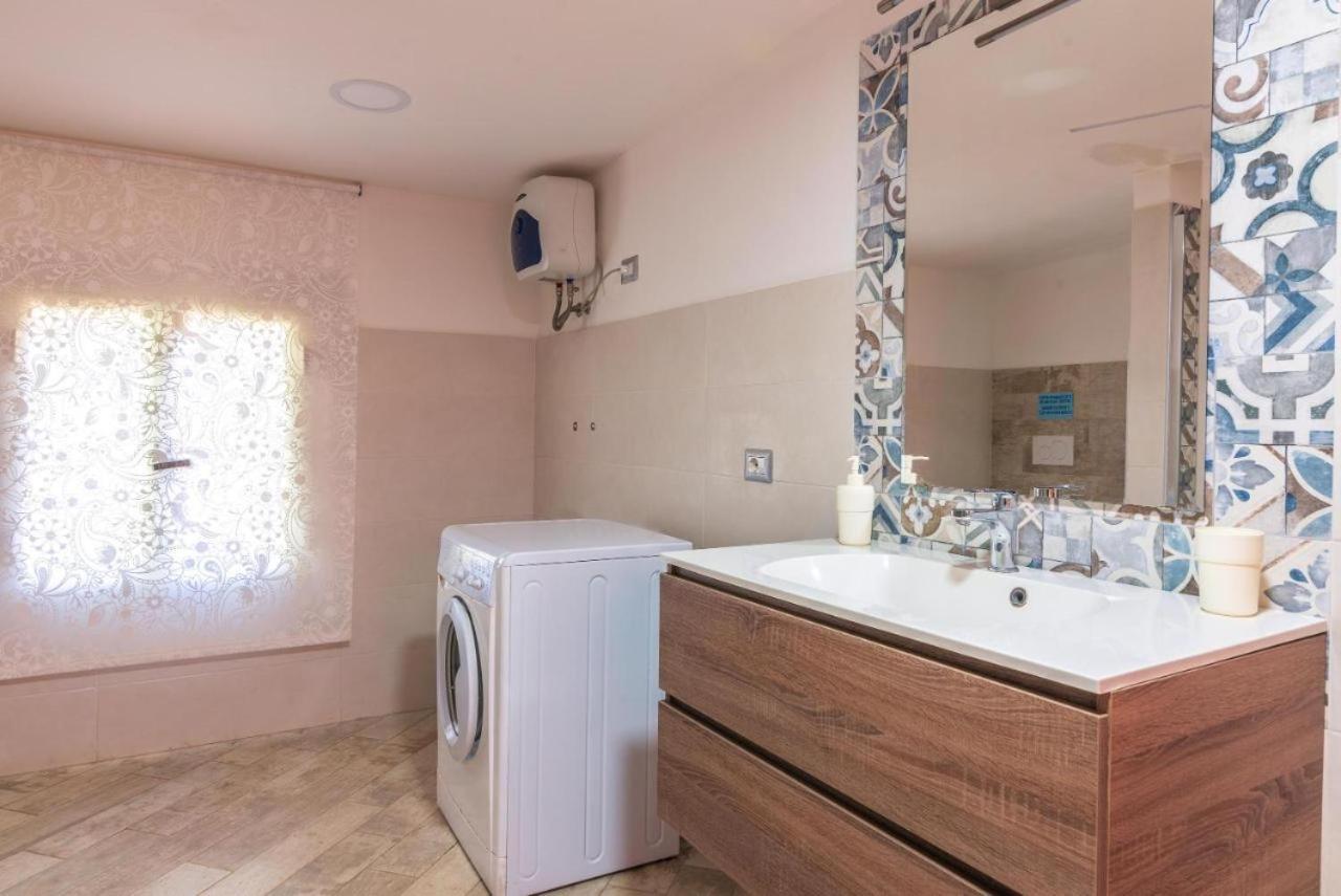 אונינה Villa Con Piscina Al Mare מראה חיצוני תמונה