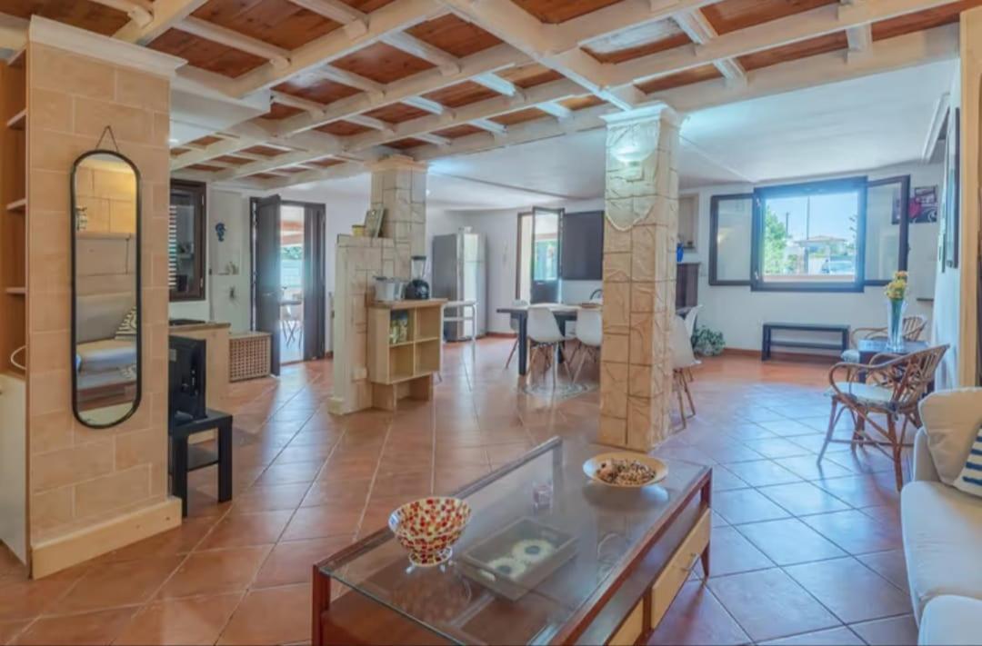 אונינה Villa Con Piscina Al Mare מראה חיצוני תמונה