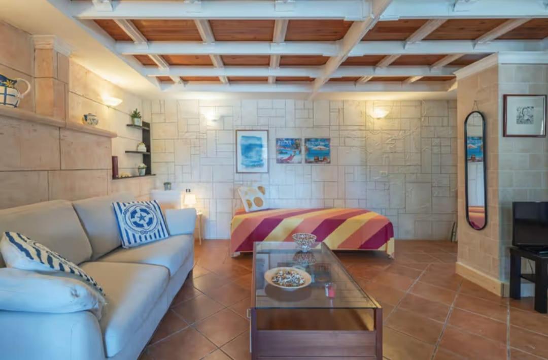 אונינה Villa Con Piscina Al Mare מראה חיצוני תמונה