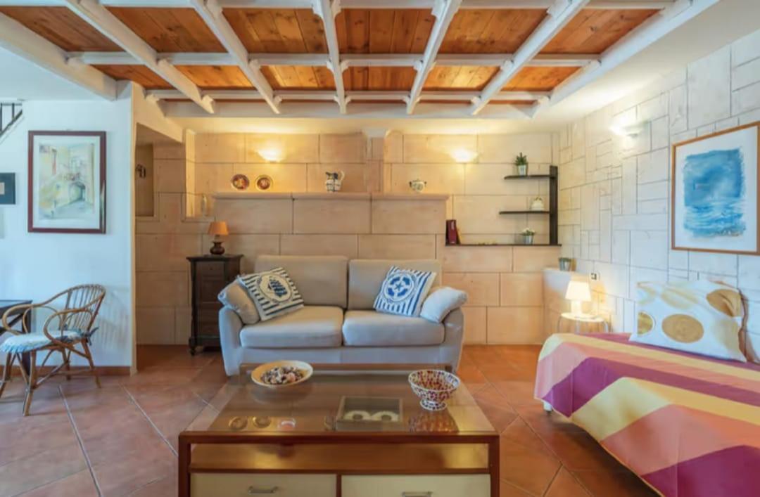 אונינה Villa Con Piscina Al Mare מראה חיצוני תמונה