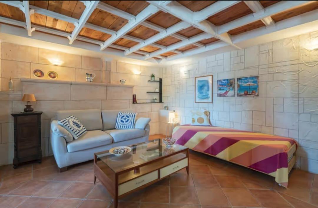 אונינה Villa Con Piscina Al Mare מראה חיצוני תמונה